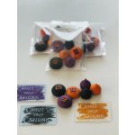 M&M csomag táblával